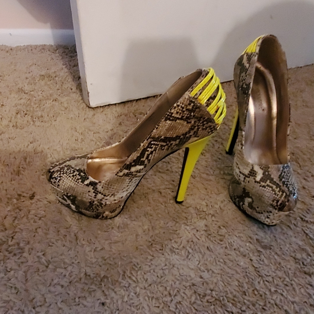 Shoe - Picture 2 of 3